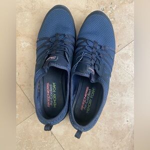 Women’s Skechers. Size 11 Air filled memory foam. Very comfortable.